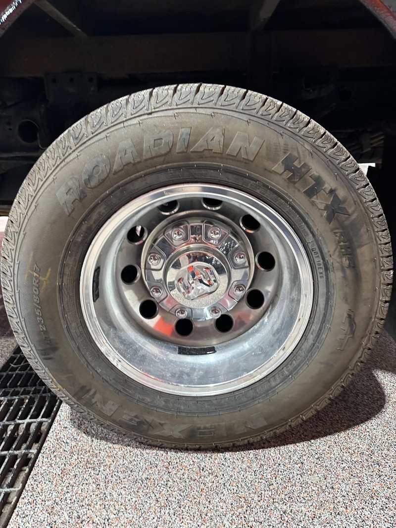 Ram 3500 Vehicle Full-screen Gallery Image 9