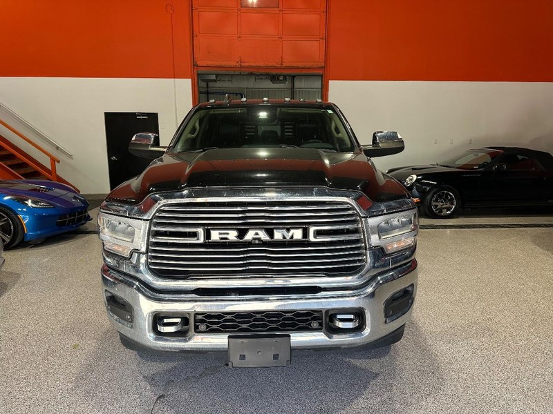 Ram 3500 Vehicle Full-screen Gallery Image 11