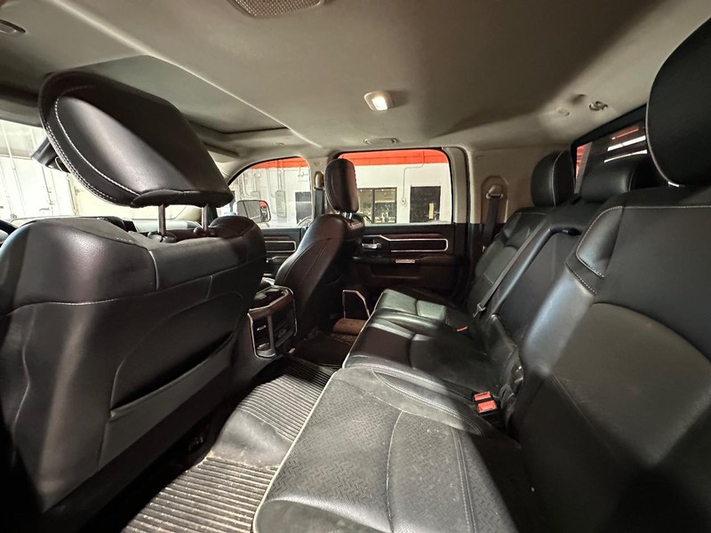 Ram 3500 Vehicle Full-screen Gallery Image 12