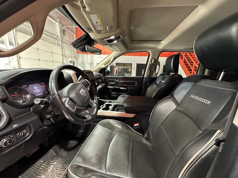 Ram 3500 Vehicle Full-screen Gallery Image 17