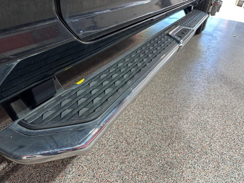 Ram 3500 Vehicle Full-screen Gallery Image 18