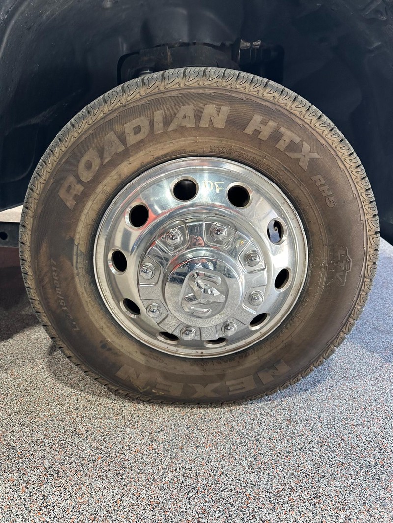 Ram 3500 Vehicle Full-screen Gallery Image 21