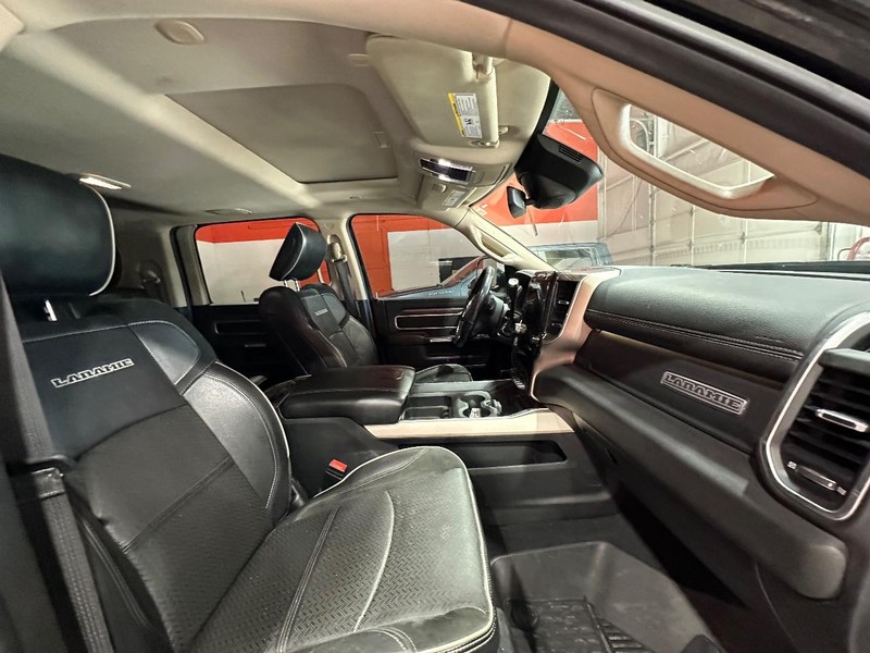 Ram 3500 Vehicle Full-screen Gallery Image 22