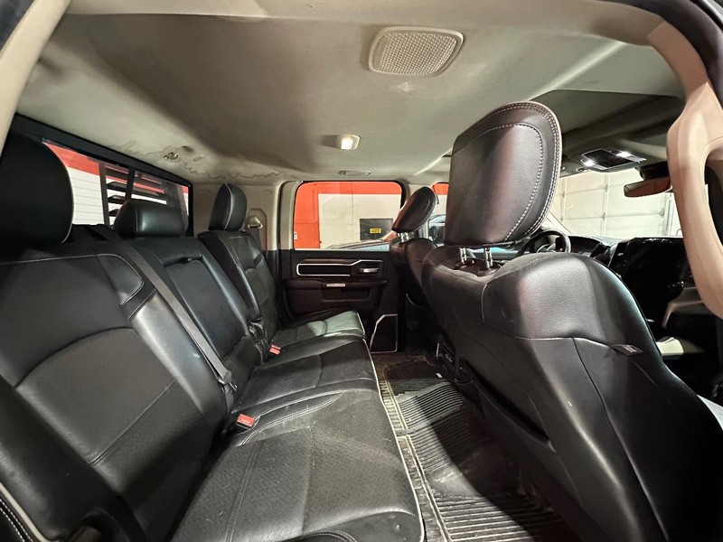 Ram 3500 Vehicle Full-screen Gallery Image 23