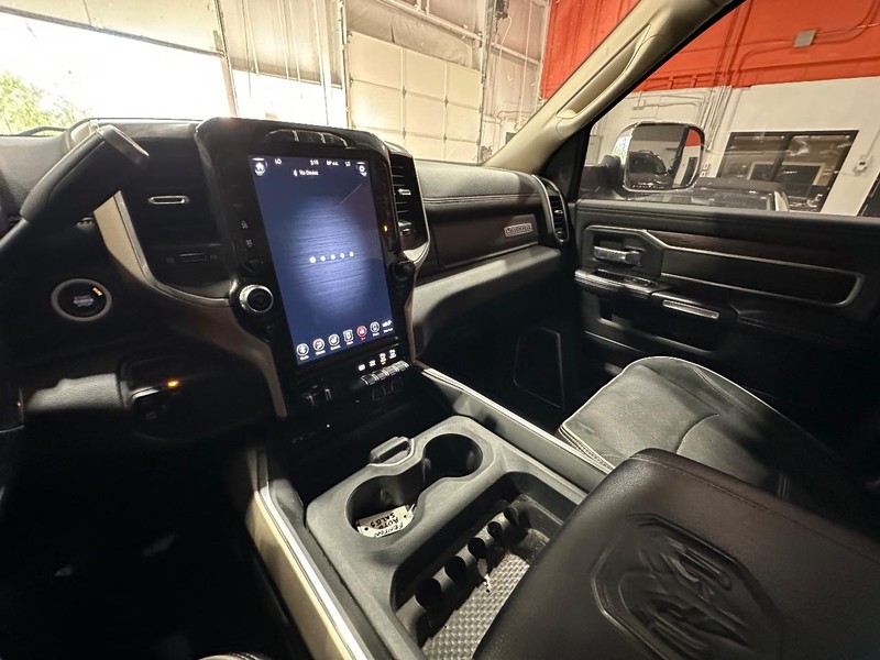 Ram 3500 Vehicle Full-screen Gallery Image 25