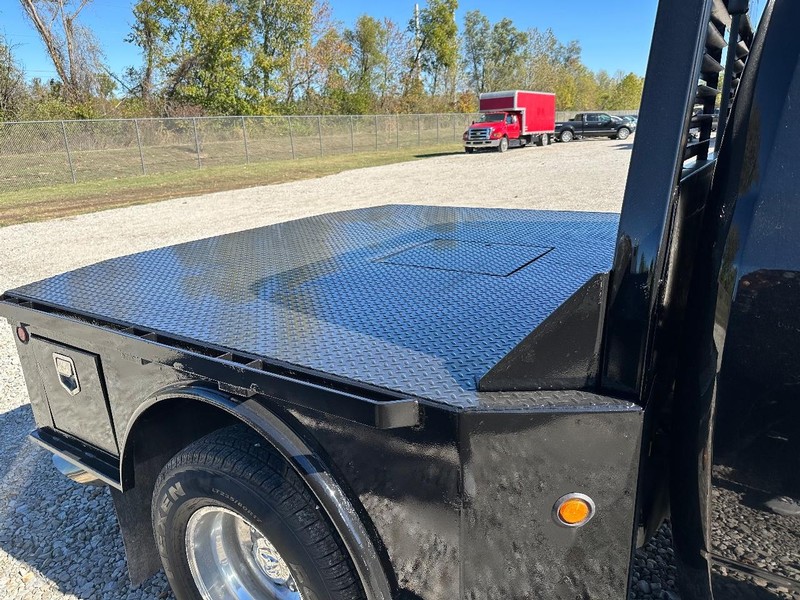 Ram 3500 Vehicle Full-screen Gallery Image 32