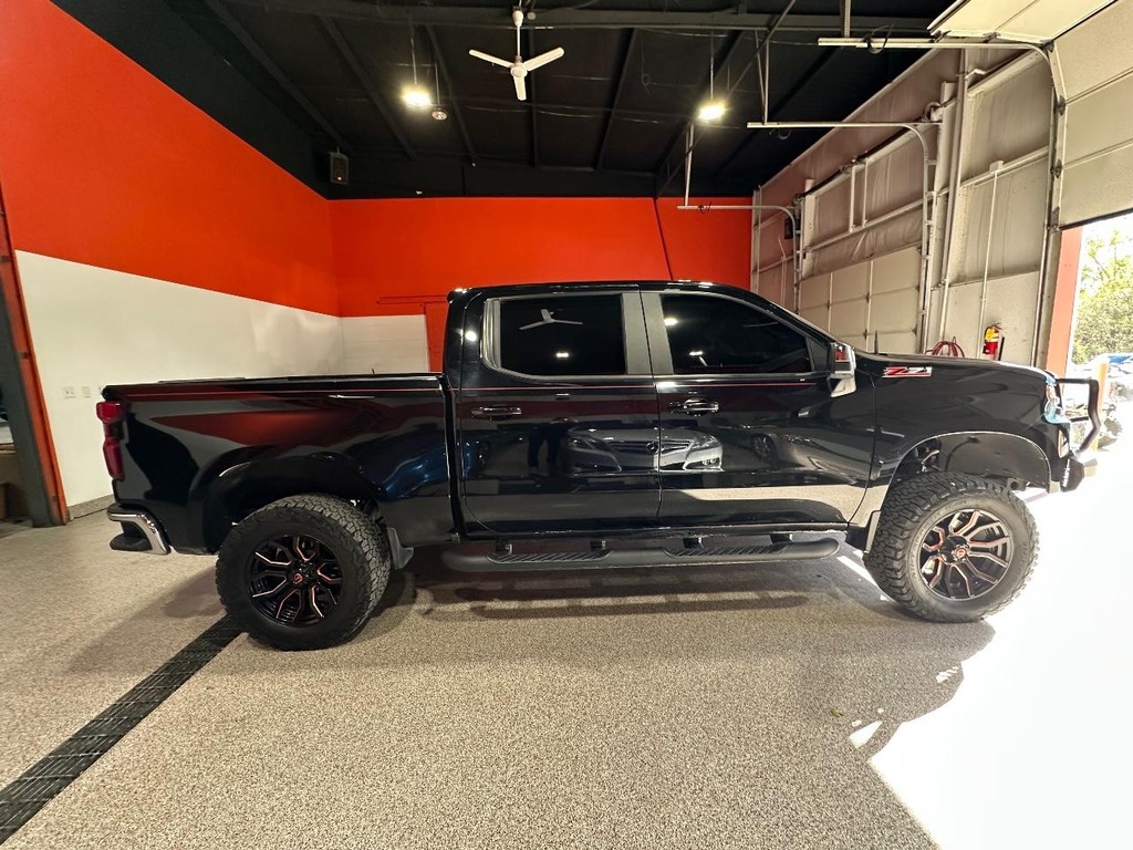 Chevrolet Silverado 1500 Vehicle Full-screen Gallery Image 2