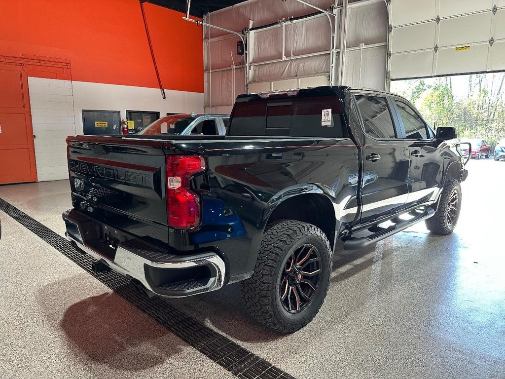 Chevrolet Silverado 1500 Vehicle Full-screen Gallery Image 3