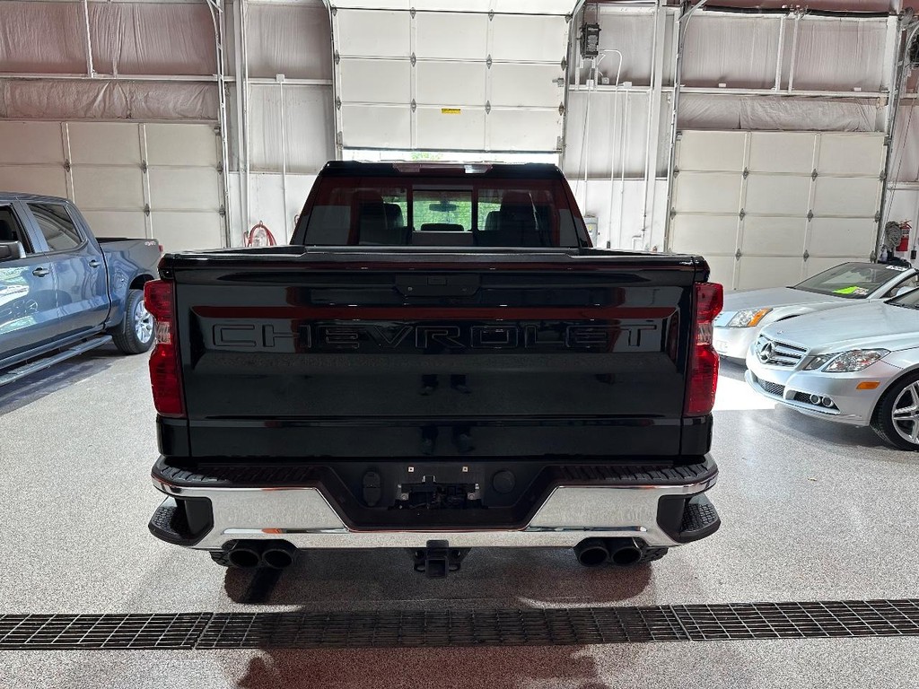 Chevrolet Silverado 1500 Vehicle Full-screen Gallery Image 5