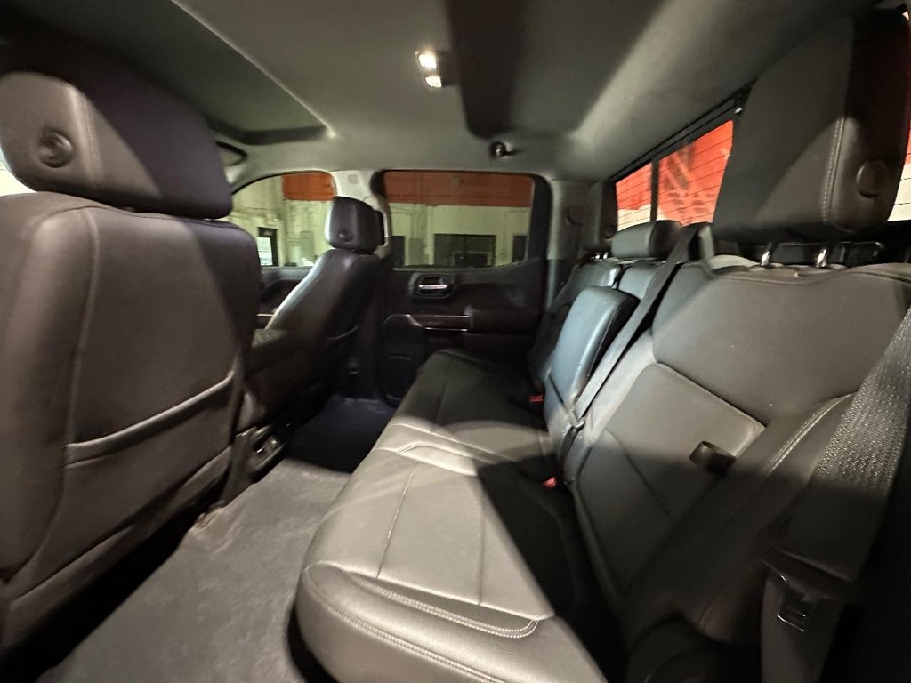 Chevrolet Silverado 1500 Vehicle Full-screen Gallery Image 15