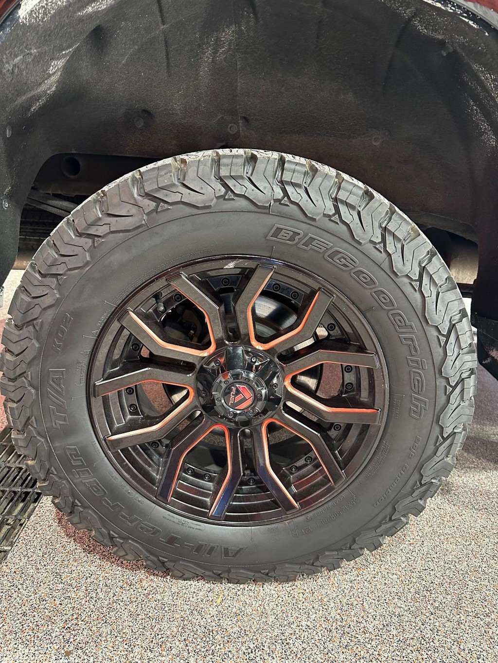 Chevrolet Silverado 1500 Vehicle Full-screen Gallery Image 18