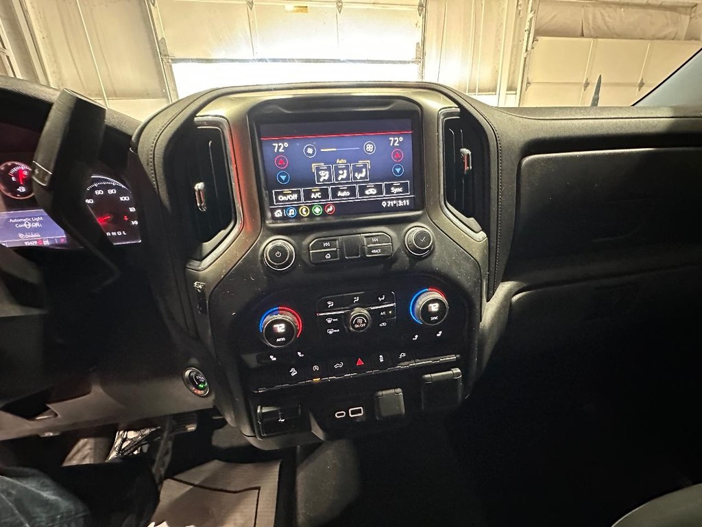 Chevrolet Silverado 1500 Vehicle Full-screen Gallery Image 19