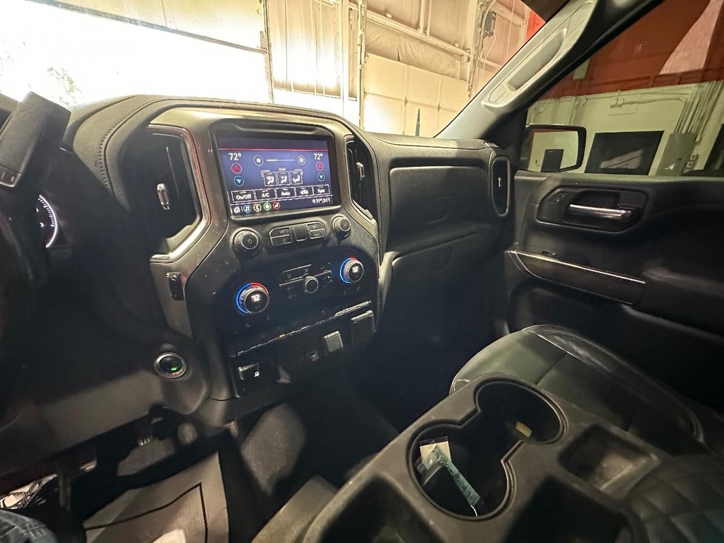 Chevrolet Silverado 1500 Vehicle Full-screen Gallery Image 20