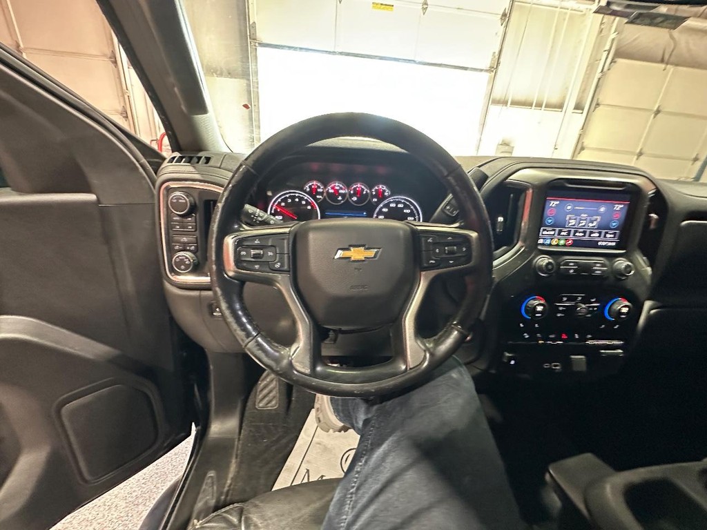 Chevrolet Silverado 1500 Vehicle Full-screen Gallery Image 22
