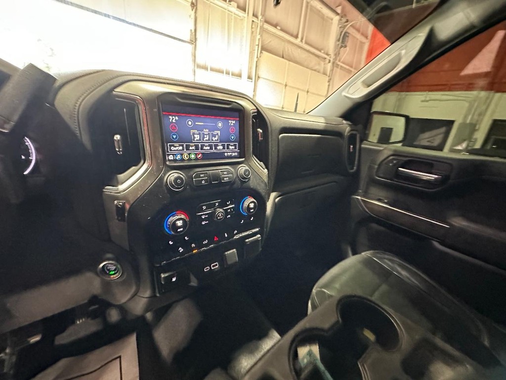 Chevrolet Silverado 1500 Vehicle Full-screen Gallery Image 24