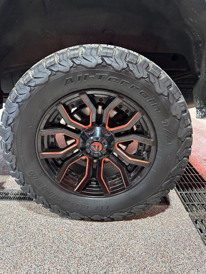 Chevrolet Silverado 1500 Vehicle Full-screen Gallery Image 10