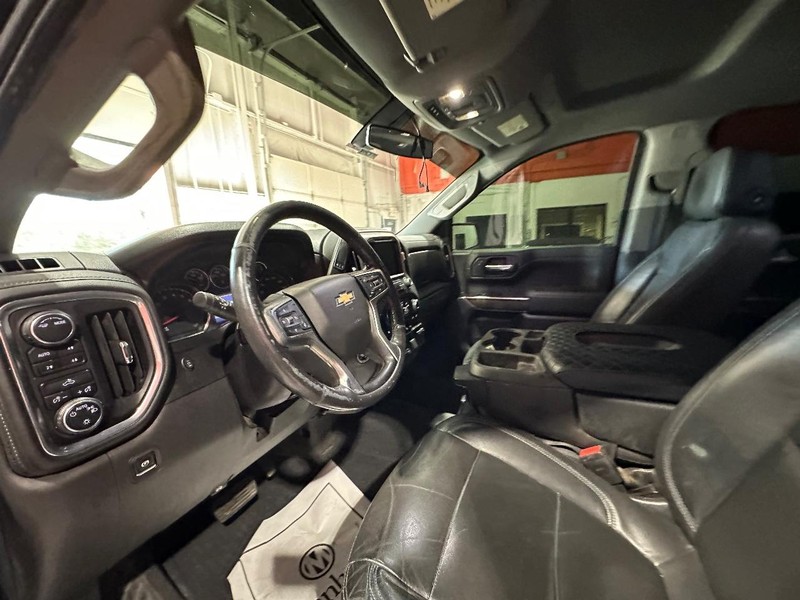 Chevrolet Silverado 1500 Vehicle Full-screen Gallery Image 13