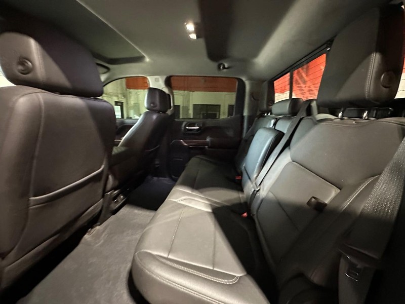 Chevrolet Silverado 1500 Vehicle Full-screen Gallery Image 15