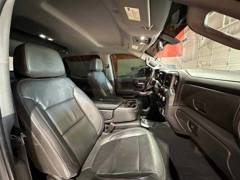 Chevrolet Silverado 1500 Vehicle Full-screen Gallery Image 16