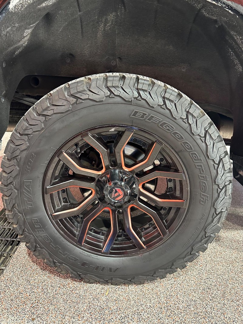 Chevrolet Silverado 1500 Vehicle Full-screen Gallery Image 18