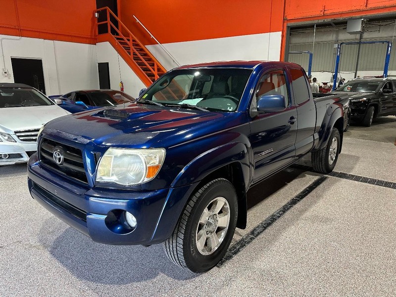 Toyota Tacoma Vehicle Full-screen Gallery Image 7