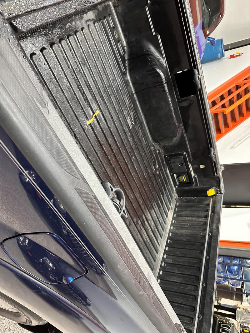 Toyota Tacoma Vehicle Full-screen Gallery Image 9