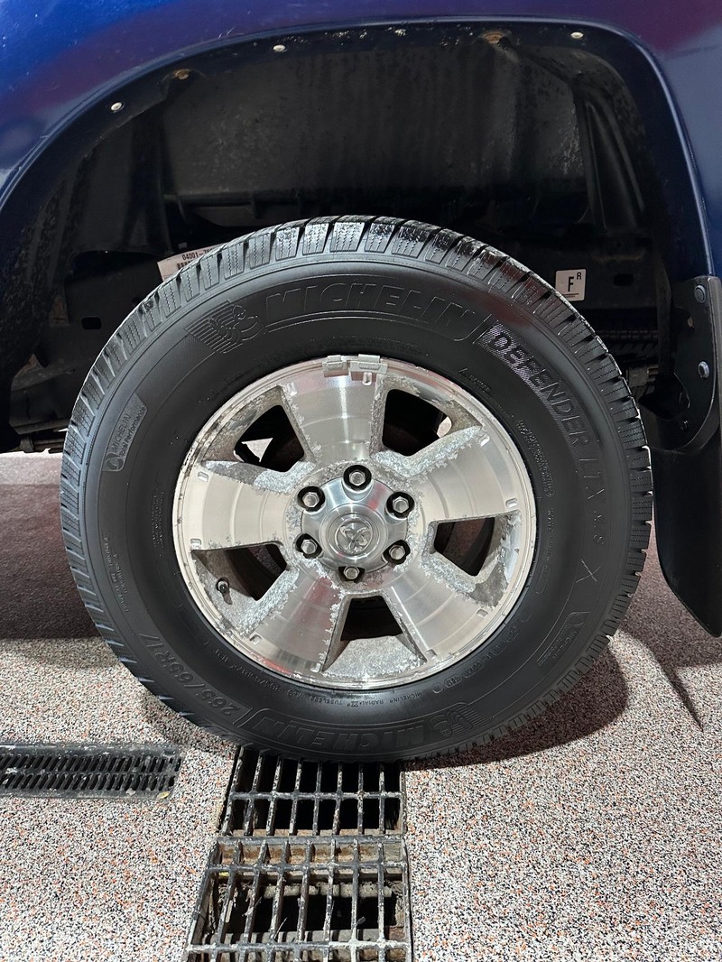 Toyota Tacoma Vehicle Full-screen Gallery Image 10