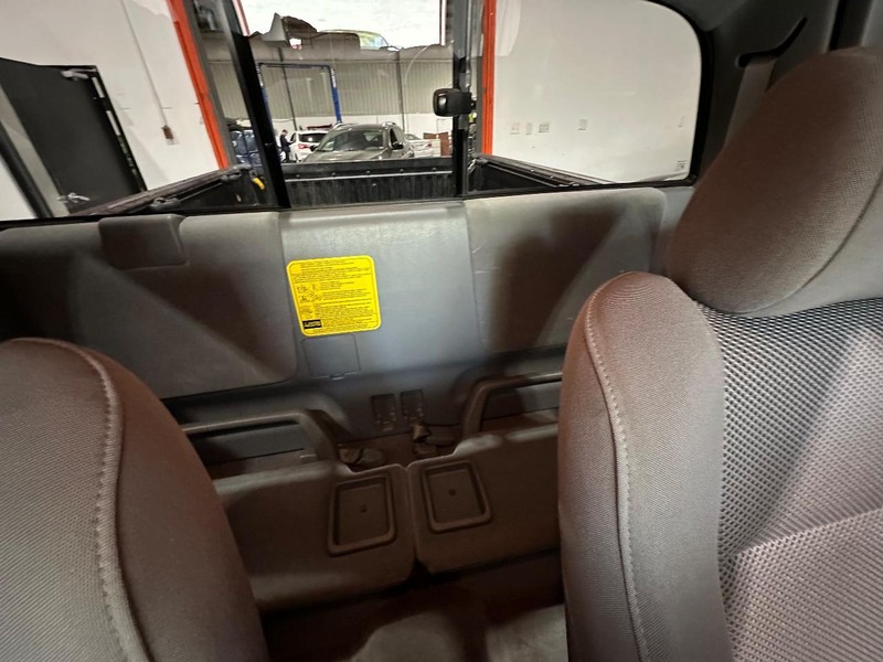 Toyota Tacoma Vehicle Full-screen Gallery Image 15