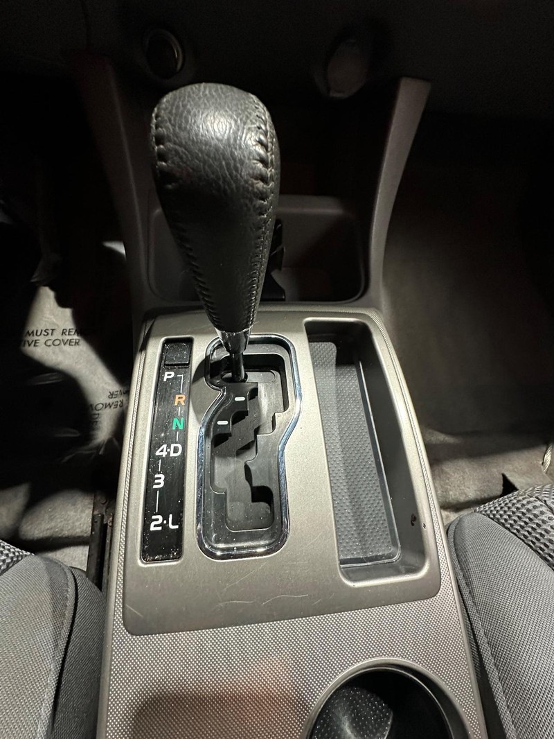 Toyota Tacoma Vehicle Full-screen Gallery Image 19