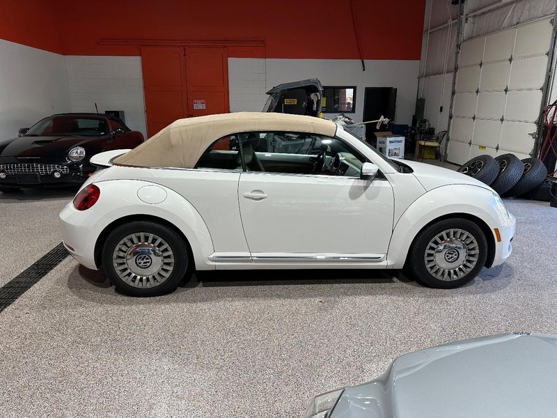 Volkswagen Beetle Convertible Vehicle Full-screen Gallery Image 2