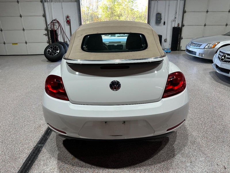 Volkswagen Beetle Convertible Vehicle Full-screen Gallery Image 4