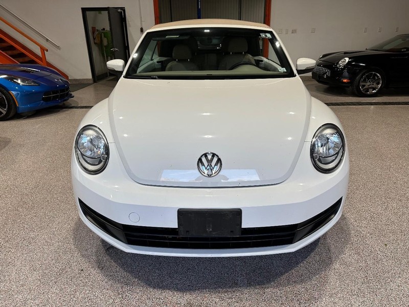 Volkswagen Beetle Convertible Vehicle Full-screen Gallery Image 6