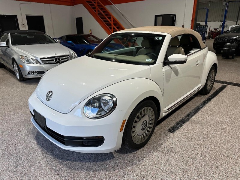 Volkswagen Beetle Convertible Vehicle Full-screen Gallery Image 7