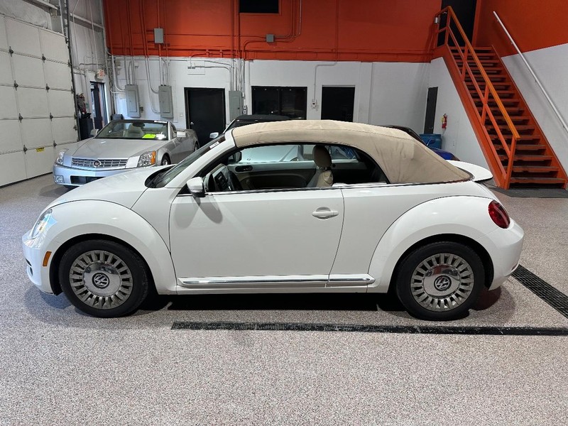 Volkswagen Beetle Convertible Vehicle Full-screen Gallery Image 8