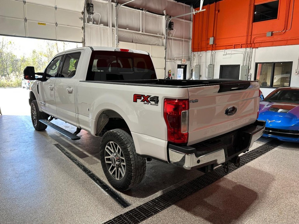 Ford Super Duty F-250 SRW Vehicle Full-screen Gallery Image 7