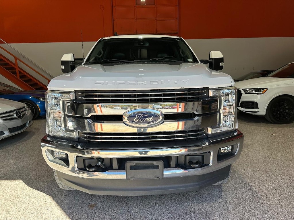 Ford Super Duty F-250 SRW Vehicle Full-screen Gallery Image 10