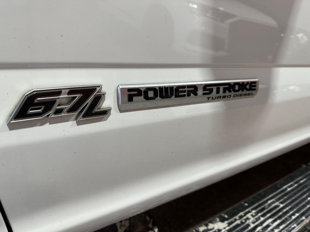 Ford Super Duty F-250 SRW Vehicle Full-screen Gallery Image 13
