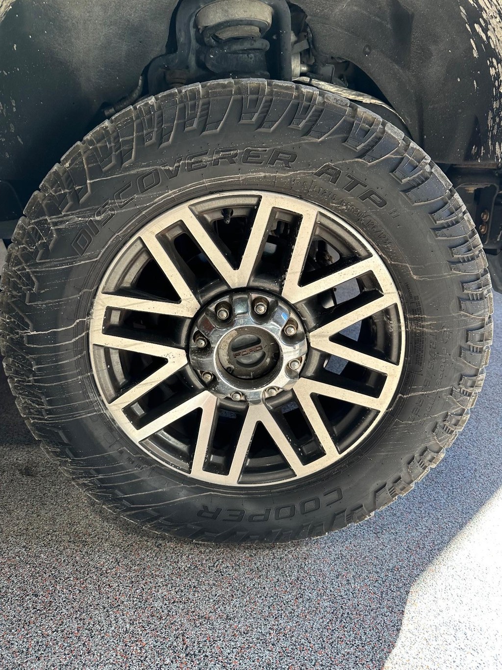 Ford Super Duty F-250 SRW Vehicle Full-screen Gallery Image 17