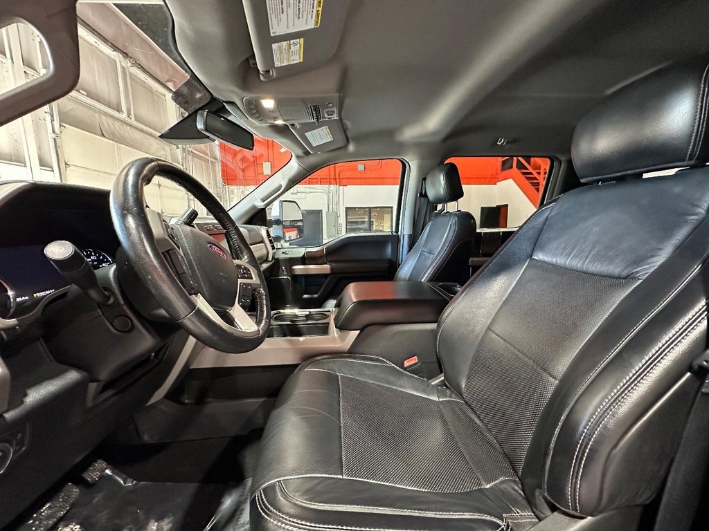 Ford Super Duty F-250 SRW Vehicle Full-screen Gallery Image 19