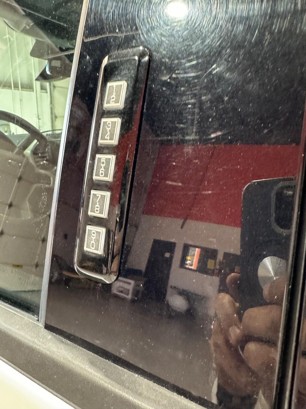 Ford Super Duty F-250 SRW Vehicle Full-screen Gallery Image 20