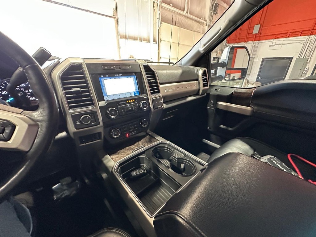 Ford Super Duty F-250 SRW Vehicle Full-screen Gallery Image 24
