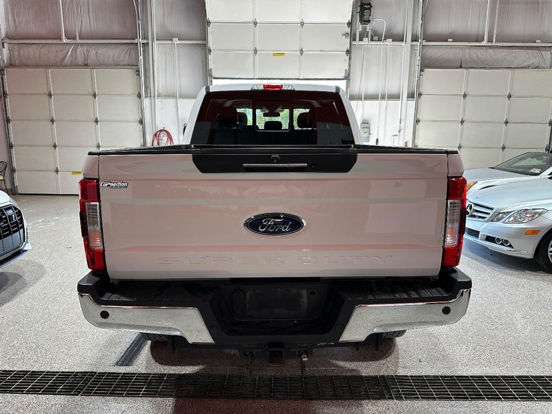 2019 Ford F-250 Lariat photo 2