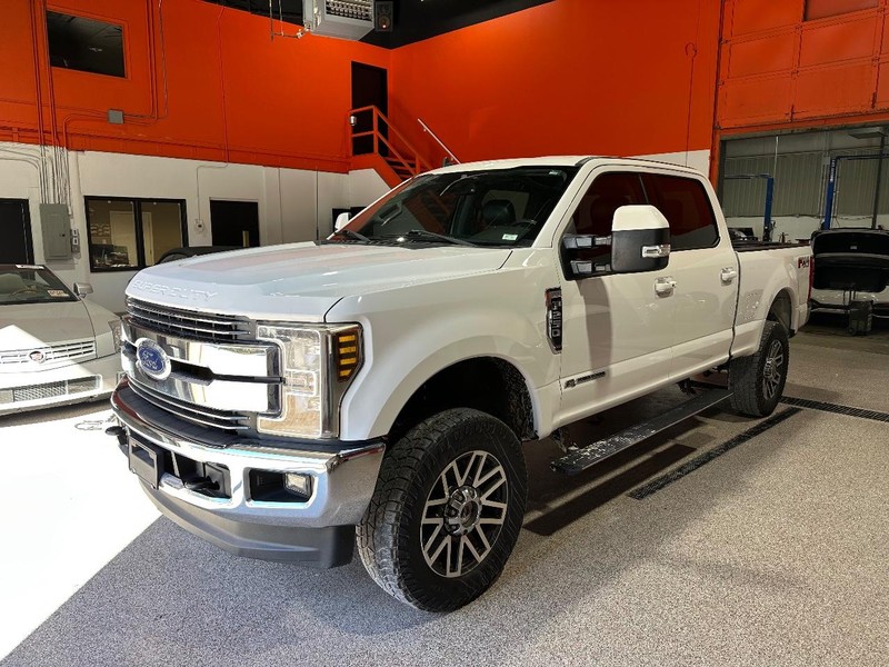 Ford Super Duty F-250 SRW Vehicle Full-screen Gallery Image 5