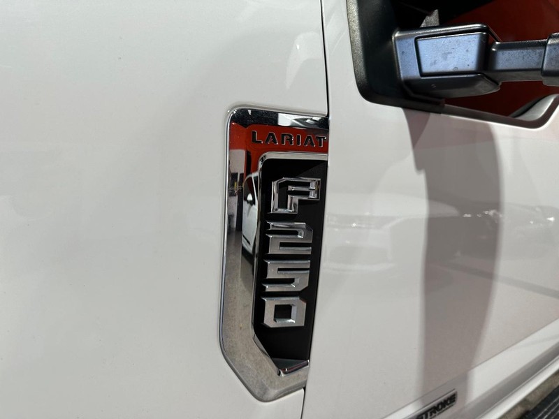 Ford Super Duty F-250 SRW Vehicle Full-screen Gallery Image 12