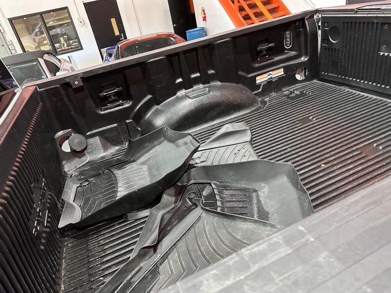 Ford Super Duty F-250 SRW Vehicle Full-screen Gallery Image 15