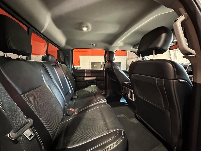 Ford Super Duty F-250 SRW Vehicle Full-screen Gallery Image 21