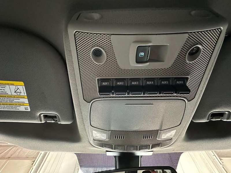 Ford Super Duty F-250 SRW Vehicle Full-screen Gallery Image 23