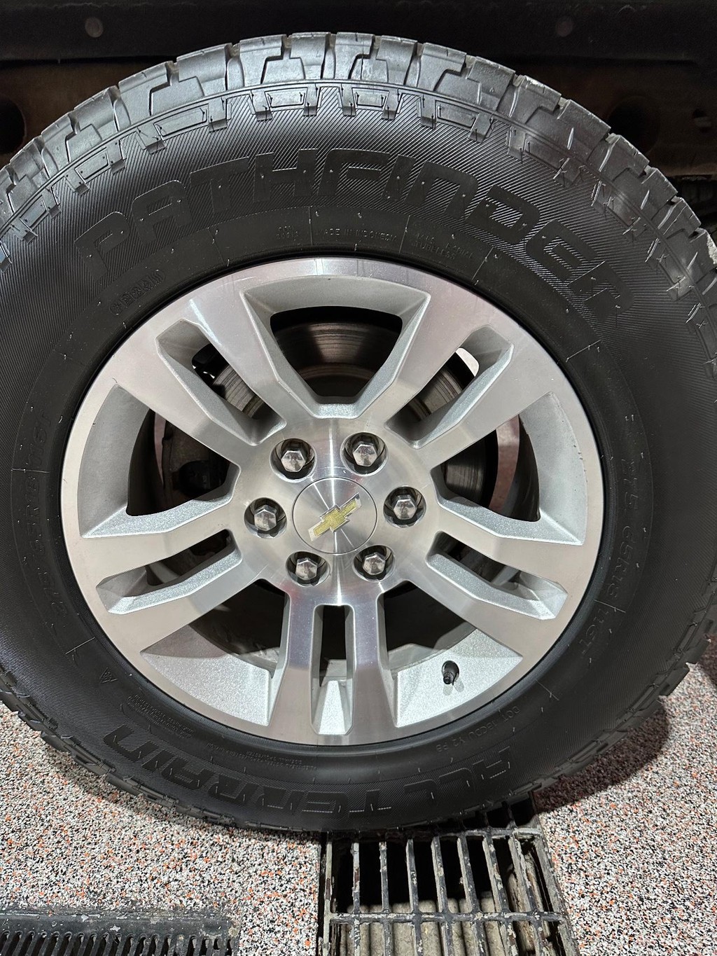 Chevrolet Silverado 1500 Vehicle Full-screen Gallery Image 11