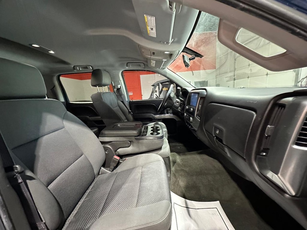 Chevrolet Silverado 1500 Vehicle Full-screen Gallery Image 17