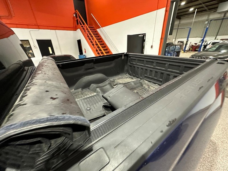 Chevrolet Silverado 1500 Vehicle Full-screen Gallery Image 09